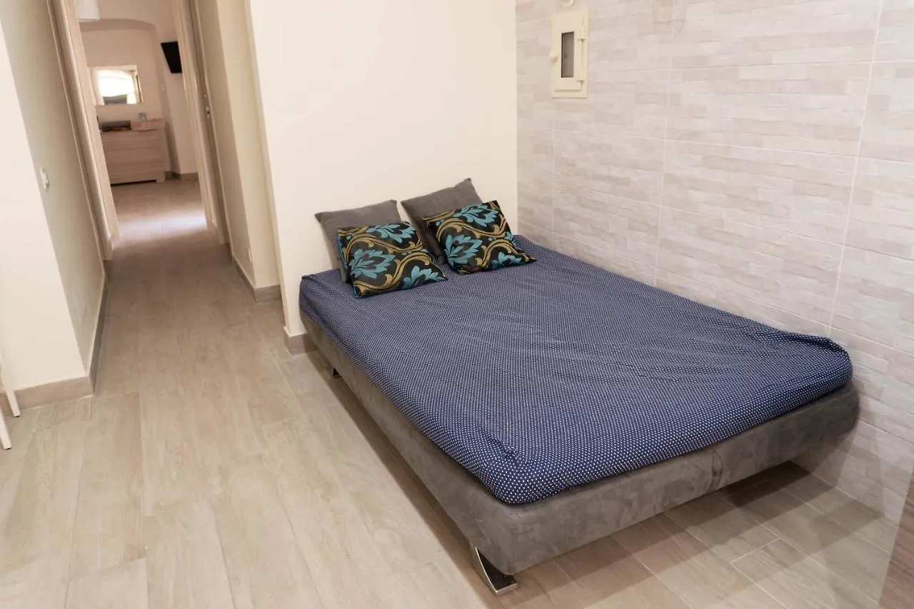 Neapolitan Roo Apartment 0*, Naples Italy
