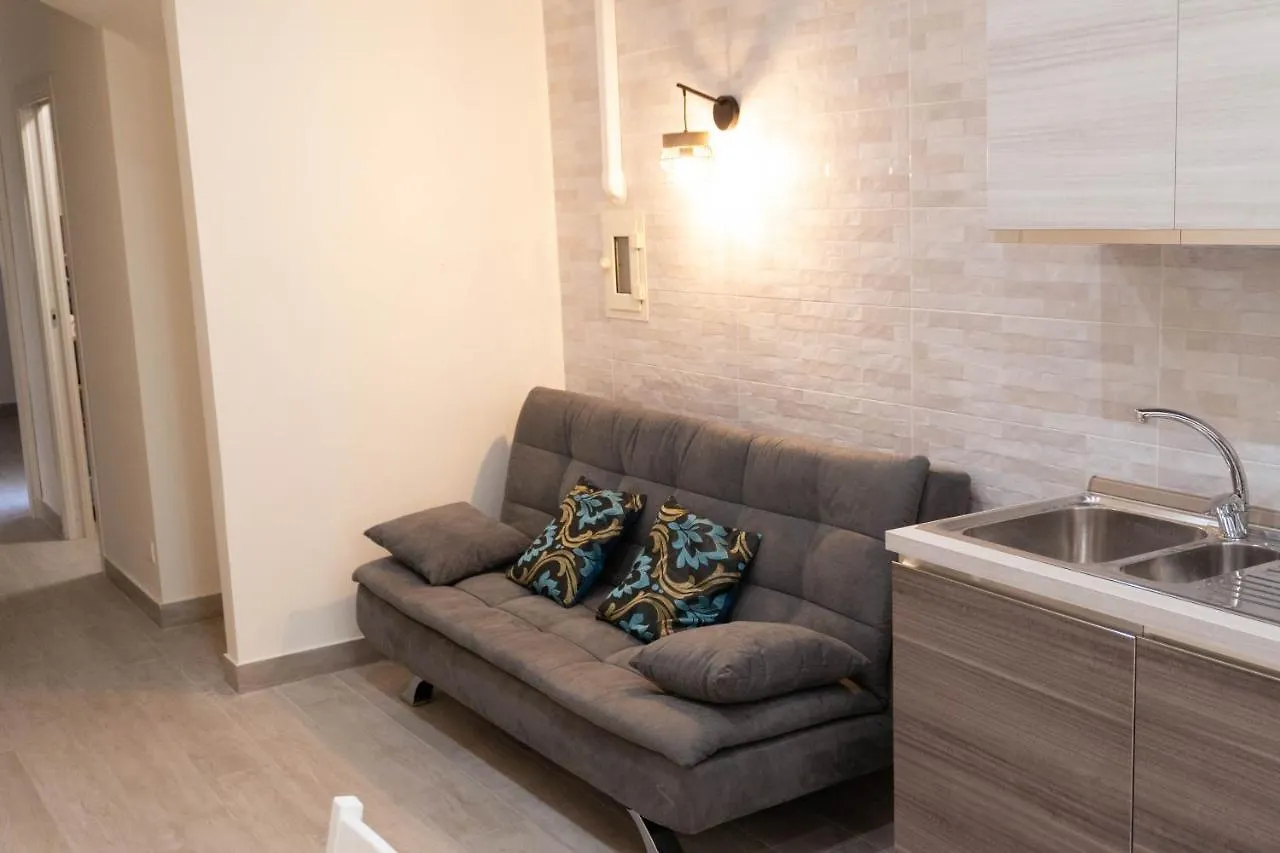 Neapolitan Roo Apartment 0*, Naples