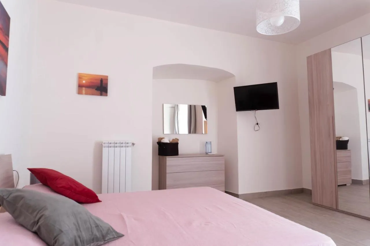 Neapolitan Roo Apartment