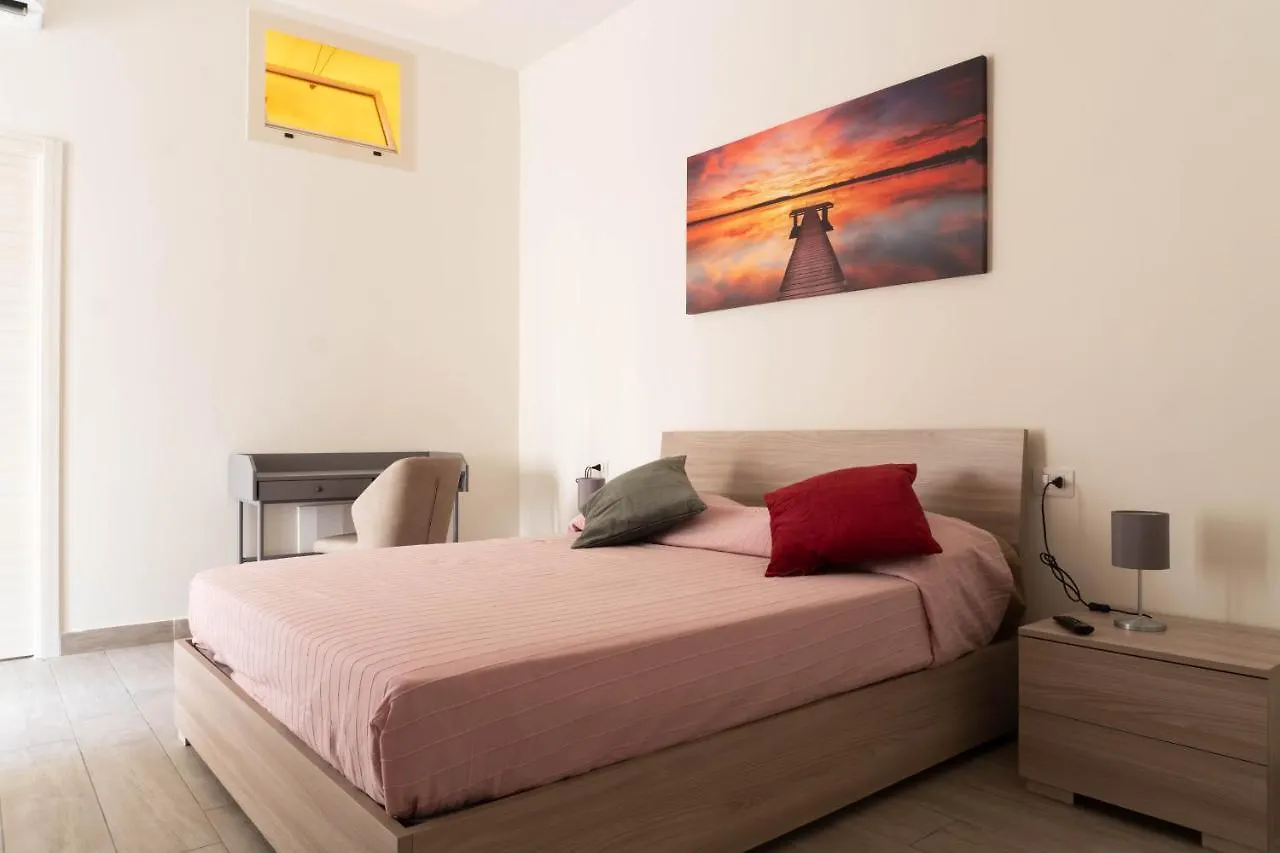 Neapolitan Roo Apartment 0*, Naples