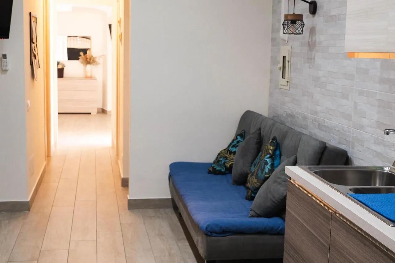 Neapolitan Roo Apartment 0*, Naples Italy